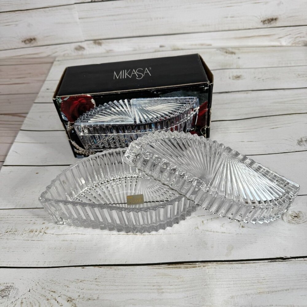 Mikasa Diamond Fire Crystal‎ Glass Covered Trinket Box Leaf Shape WY247/930